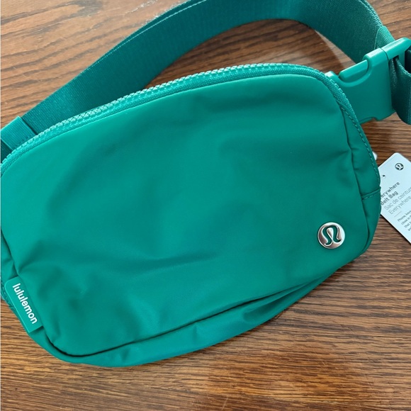 NWT Lululemon Everywhere Belt Bag - Picture 7 of 7